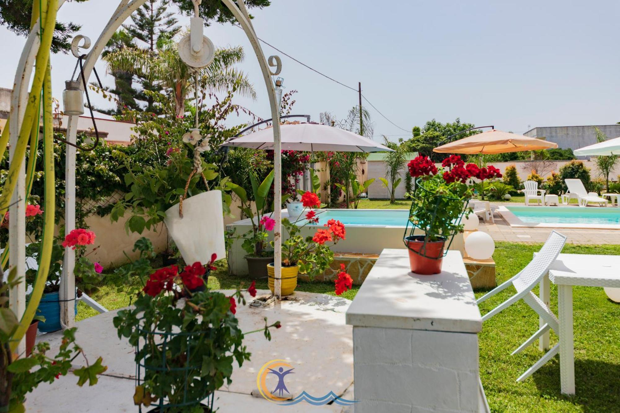 Villa Leonardo San Foca - Room, Pool & Restaurant Екстериор снимка
