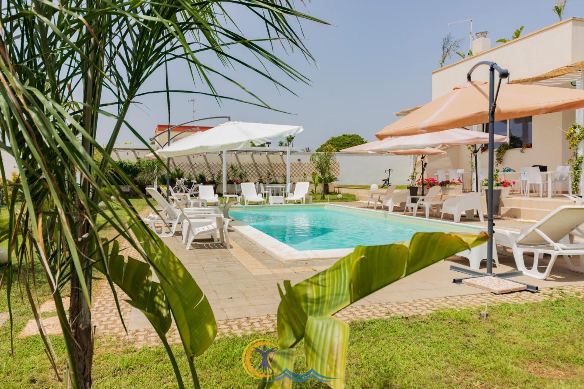 Villa Leonardo San Foca - Room, Pool & Restaurant Екстериор снимка