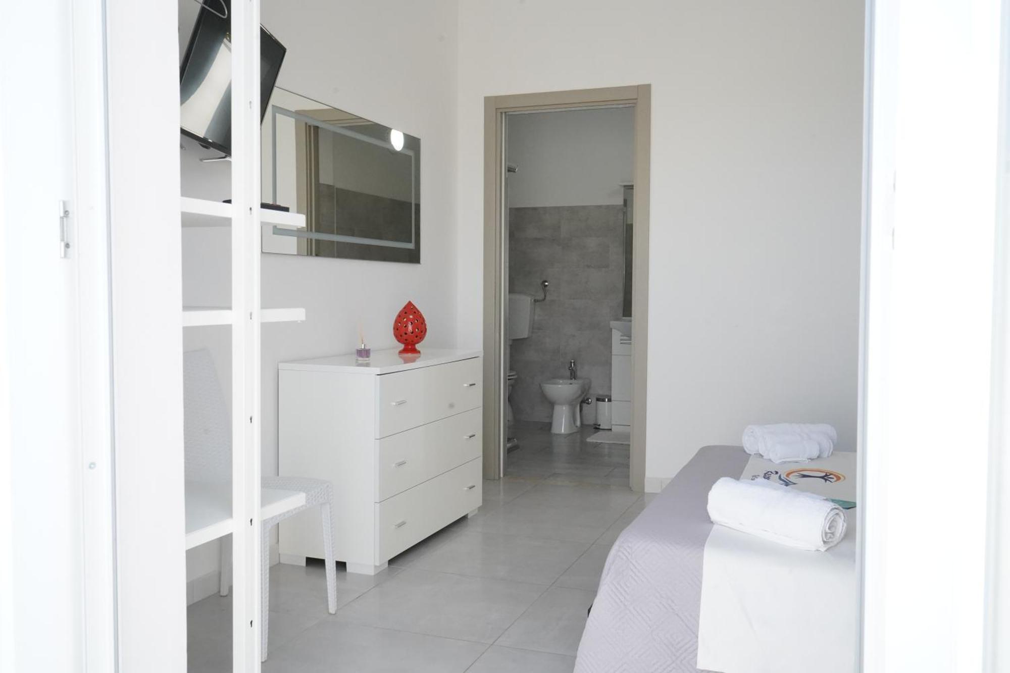 Villa Leonardo San Foca - Room, Pool & Restaurant Екстериор снимка