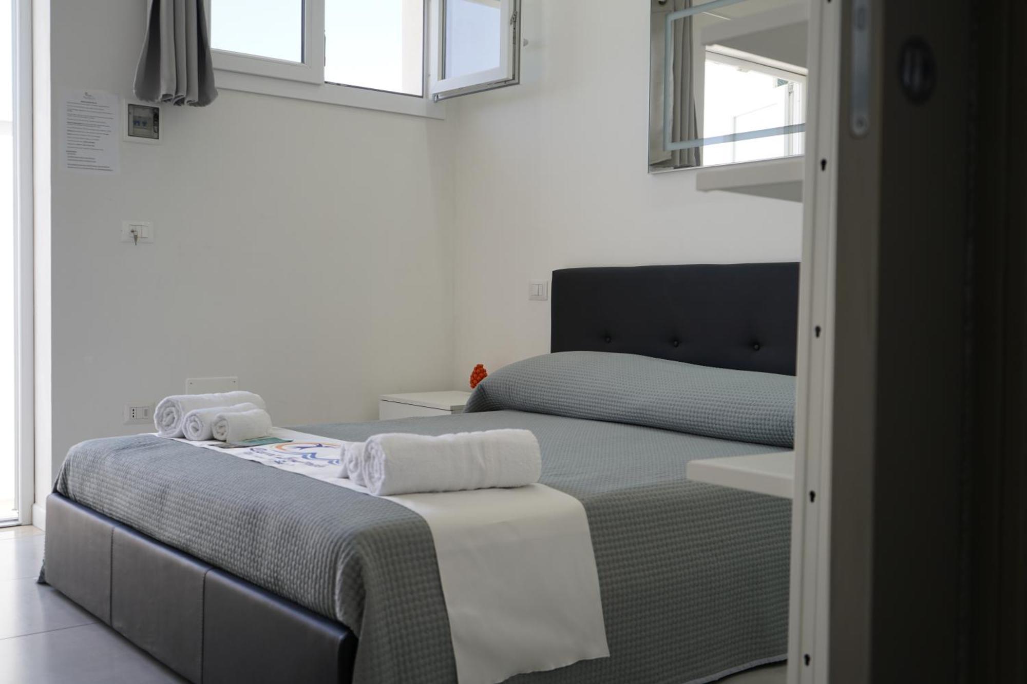 Villa Leonardo San Foca - Room, Pool & Restaurant Екстериор снимка